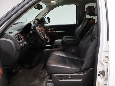 Used 2011 Chevrolet Avalanche LT w/ Luxury Package image 11