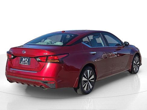 Used 2022 Nissan Altima 2.5 SV w/ SV Premium Package image 5