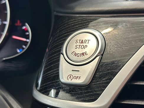 Used 2019 BMW 740i image 33