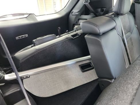 Used 2023 Mitsubishi Outlander SE image 17