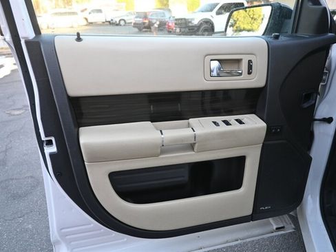 Used 2013 Ford Flex SEL image 17
