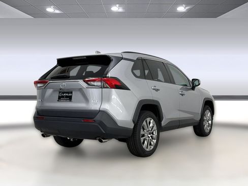 Used 2023 Toyota RAV4 XLE Premium AWD/4WD image 9