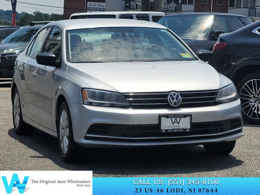 Used 2015 Volkswagen Jetta SE FWD image 1