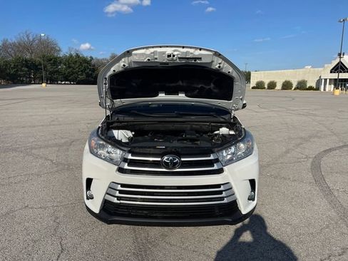 Used 2019 Toyota Highlander XLE image 12