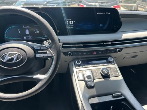 Used 2025 Hyundai Palisade SE FWD image 16