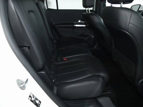 Used 2022 Mercedes-Benz GLB 250 4MATIC image 34