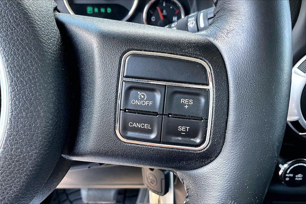Used 2014 Jeep Wrangler Unlimited Sahara w/ Connectivity Group AWD/4WD image 12
