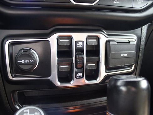 Used 2022 Jeep Wrangler Unlimited Sahara w/ Cold Weather Group image 23