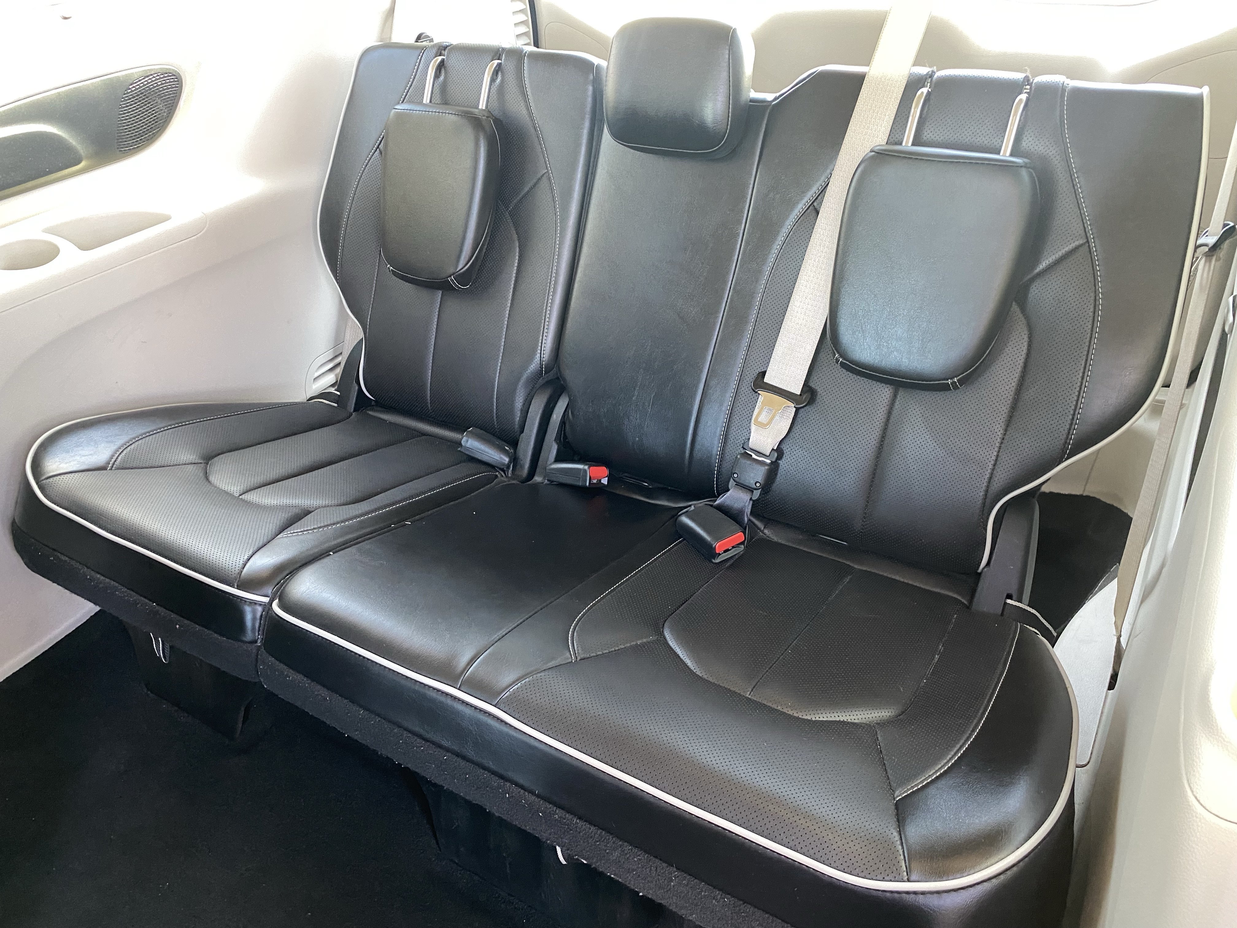 Used 2024 Chrysler Pacifica Limited FWD image 17