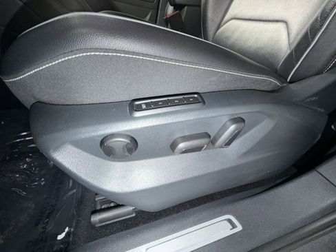 Used 2021 Volkswagen Tiguan SEL Premium R-Line image 14
