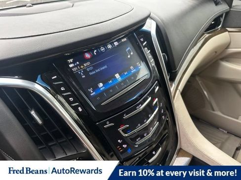 Used 2019 Cadillac Escalade Premium Luxury AWD/4WD image 7
