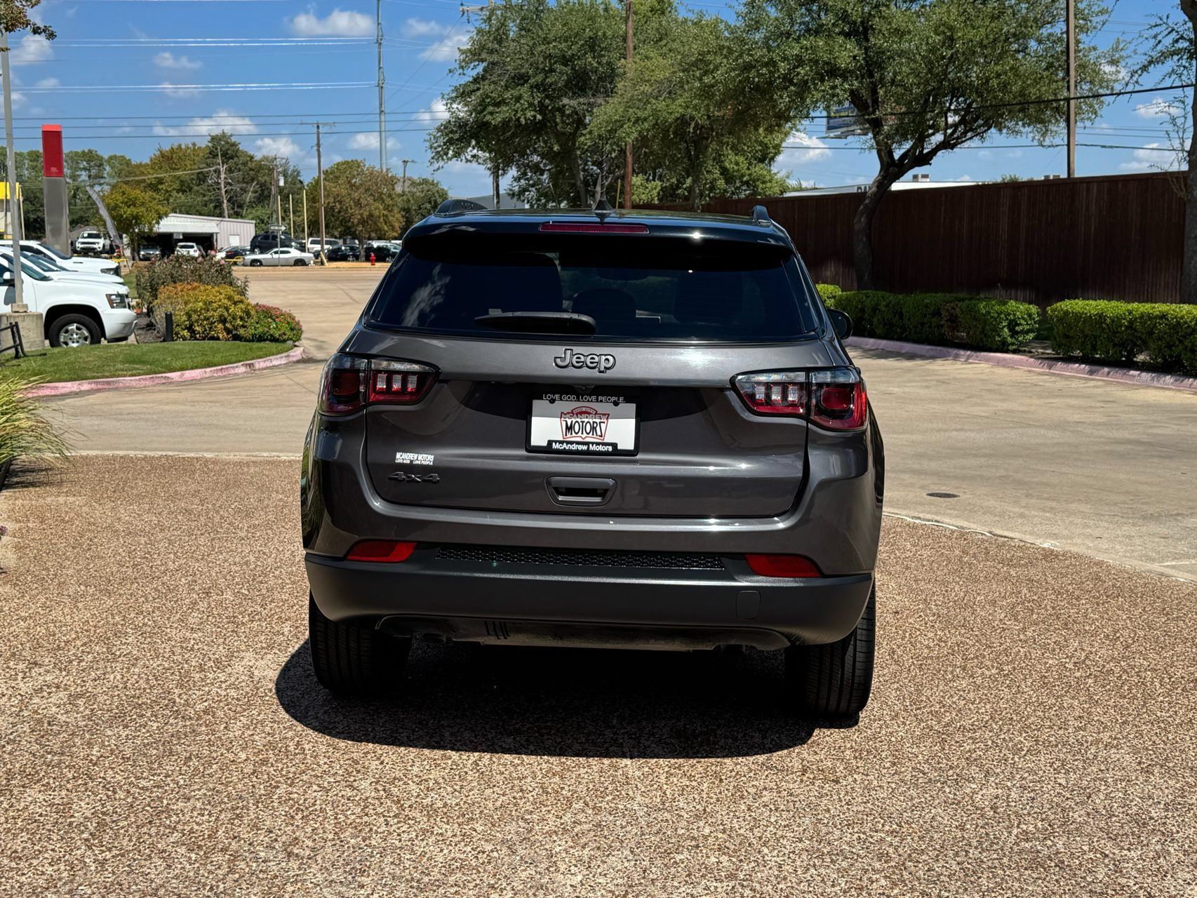 Used 2024 Jeep Compass Latitude w/ Sun and Sound Group AWD/4WD image 9