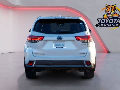 Used 2018 Toyota Highlander Limited Platinum image 6