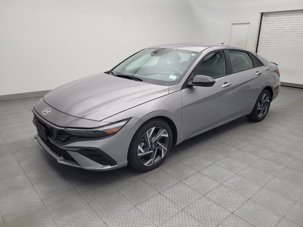 Used 2025 Hyundai Elantra Sport FWD image 2