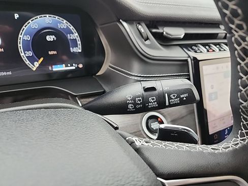 Used 2023 Jeep Grand Cherokee Limited w/ Luxury Tech Group II AWD/4WD image 12