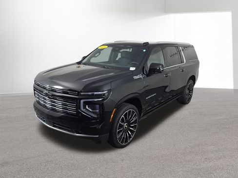 Used 2025 Chevrolet Suburban High Country AWD/4WD image 48