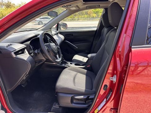Used 2022 Toyota Corolla Cross LE w/ Moonroof Package AWD/4WD image 11