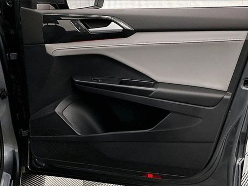 Used 2022 Volkswagen Taos SEL image 17