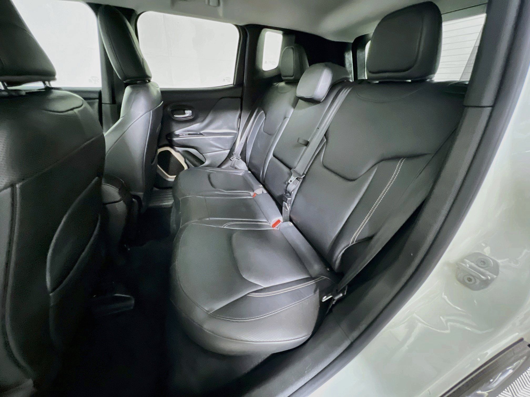 Used 2016 Jeep Renegade Limited FWD image 29
