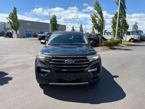 Used 2023 Ford Explorer XLT w/ Equipment Group 202A AWD/4WD image 2
