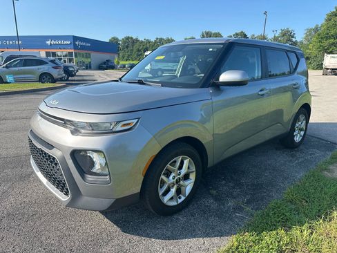 Used 2022 Kia Soul LX w/ Technology Package FWD image 2