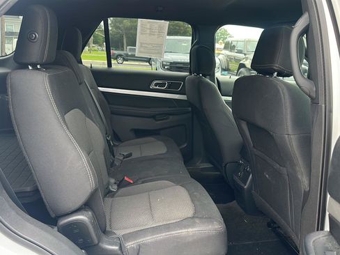 Used 2017 Ford Explorer XLT AWD/4WD image 11