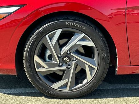 Certified 2025 Hyundai Elantra Limited FWD image 33