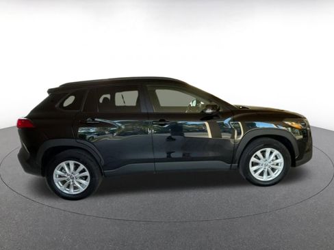 Used 2025 Toyota Corolla Cross LE image 16