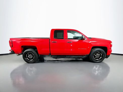 Used 2017 Chevrolet Silverado 1500 Custom w/ Custom Convenience Package RWD image 9