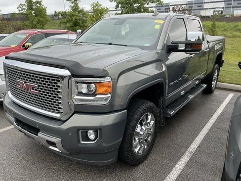 Used 2017 GMC Sierra 2500 Denali w/ Suspension Package, Off-Road AWD/4WD image 15