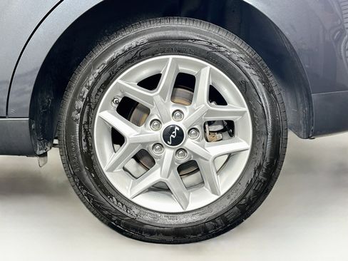 Used 2025 Kia Soul LX w/ LX Technology Package FWD image 11