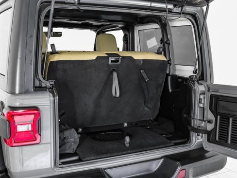 Used 2018 Jeep Wrangler Rubicon AWD/4WD image 49