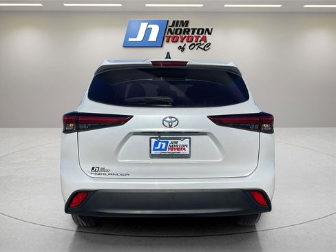 Used 2022 Toyota Highlander L image 6