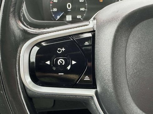 Used 2018 Volvo XC90 T6 Momentum w/ Convenience Package AWD/4WD image 32