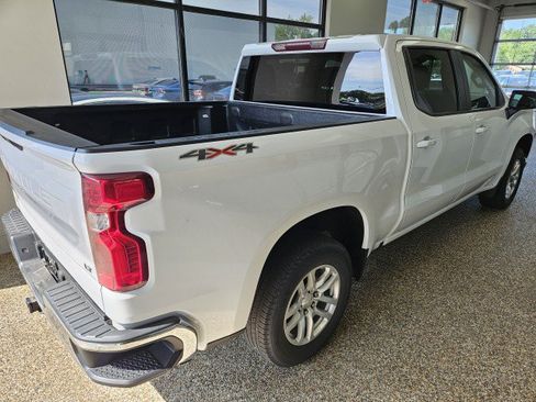 Used 2021 Chevrolet Silverado 1500 LT AWD/4WD image 2