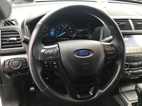 Used 2019 Ford Explorer XLT w/ Equipment Group 202A image 17