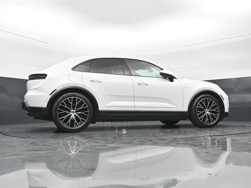 Certified 2025 Porsche Macan Electric RWD image 42