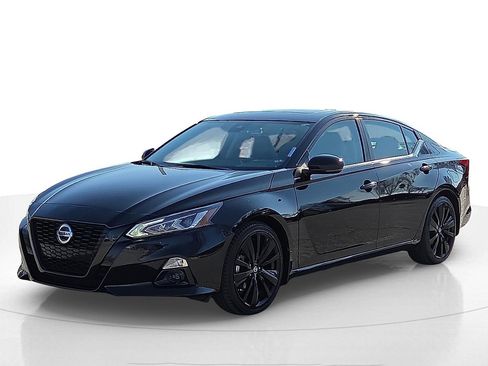 Used 2022 Nissan Altima 2.5 SR w/ Midnight Edition Package image 2