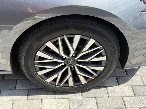 Used 2025 Nissan Altima 2.5 SV FWD image 40