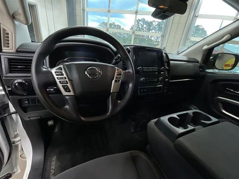Used 2022 Nissan Titan SV RWD image 12