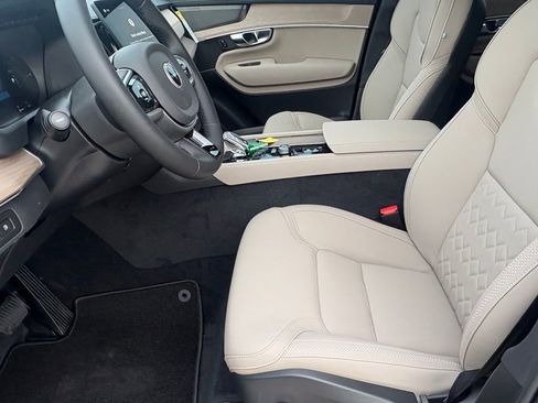 New 2026 Volvo XC90 T8 Plus w/ Protection Package Premier image 18