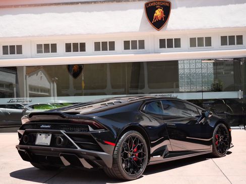 Used 2023 Lamborghini Huracan EVO RWD image 3