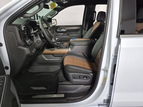 New 2026 Chevrolet Silverado 1500 High Country w/ Technology Package AWD/4WD image 9