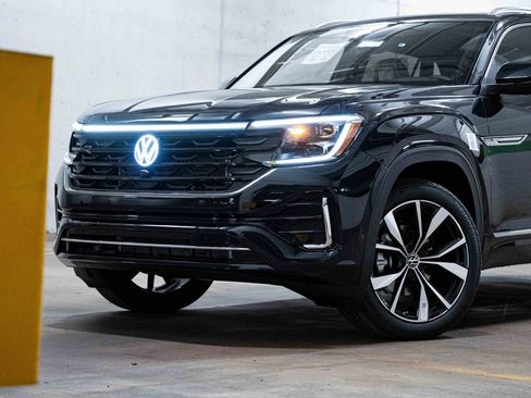 New 2026 Volkswagen Atlas Cross Sport SEL Premium R-Line image 2