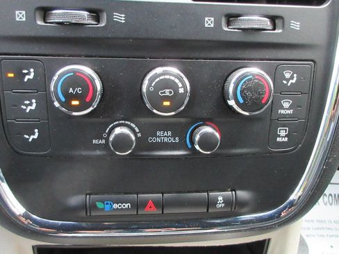 Used 2017 Dodge Grand Caravan SXT FWD image 37
