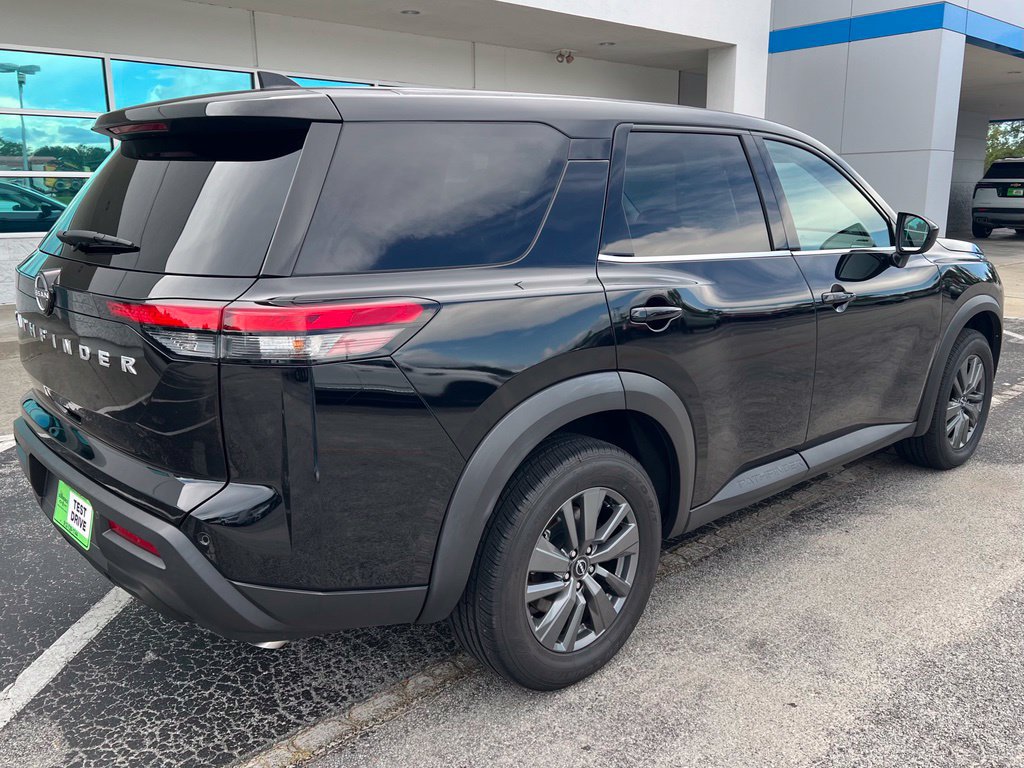 Used 2023 Nissan Pathfinder S FWD image 4