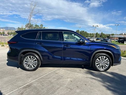 Used 2026 Toyota Highlander Platinum AWD/4WD image 9