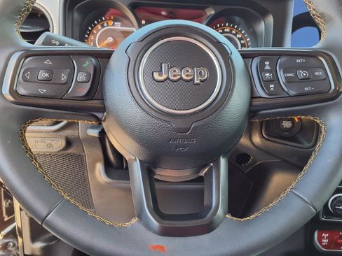 Used 2024 Jeep Gladiator Sport image 16