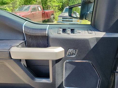 Used 2021 Ford F250 Lariat w/ Lariat Ultimate Package AWD/4WD image 15