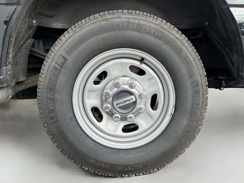 Used 2023 Ford F250 XL w/ XL Chrome Package RWD image 28